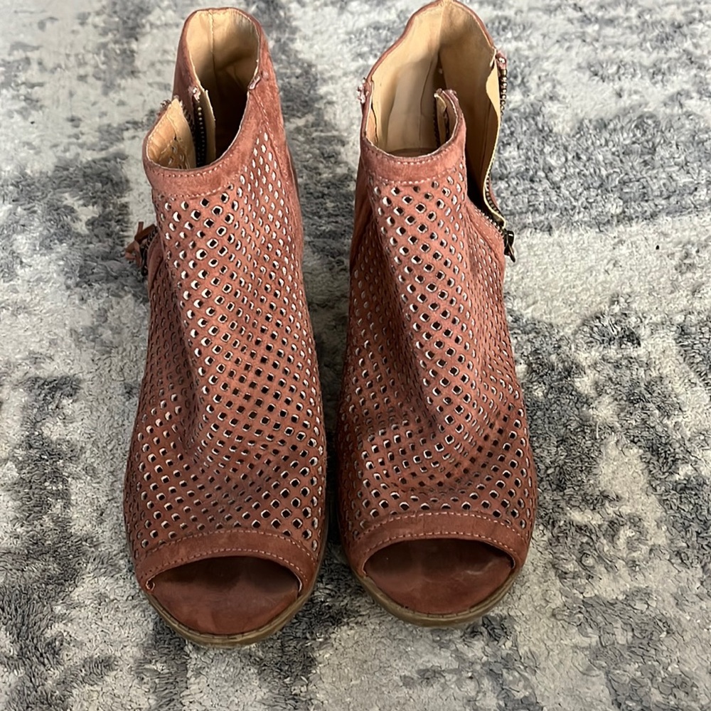 Buckle shoes!